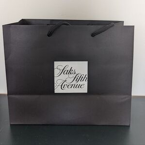 🎄 REAL BELOW 🎄 Empty Medium Saks paper bag 🎄